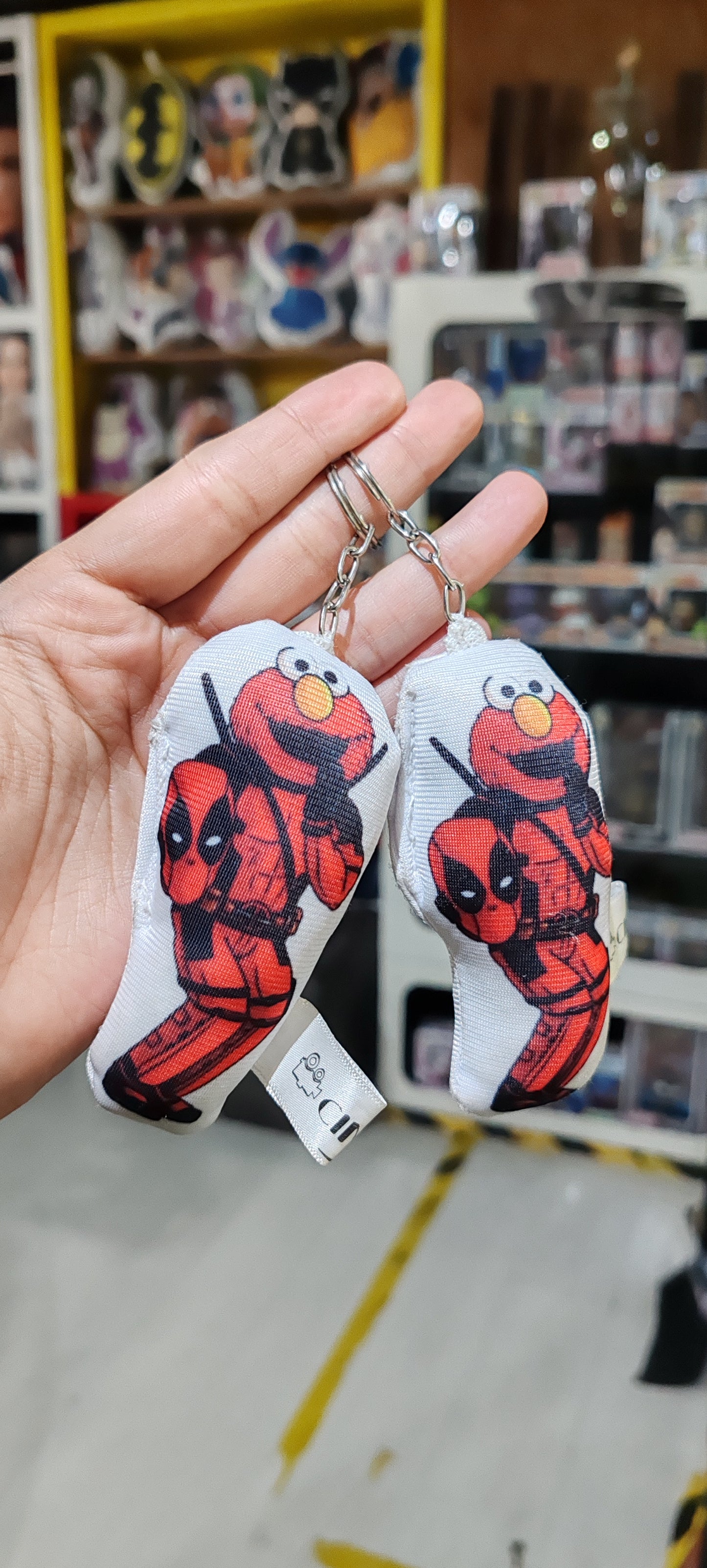 Llavero Elmo Deadpool