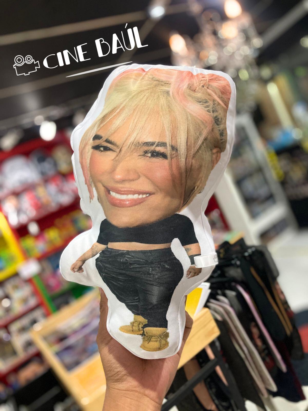 Almohada Karol G Famossita